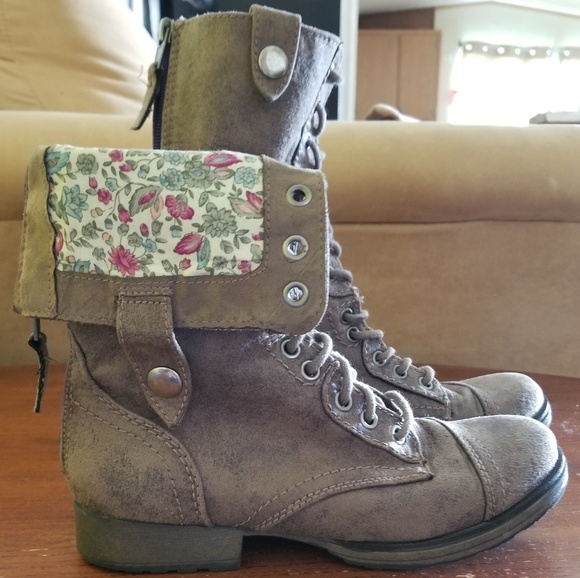 JustFab Shoes - JustFab Size 6 "Combat Boots"